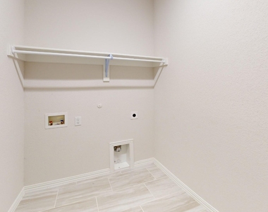 1004 Copper Smith Way - Photo Thumbnail 15