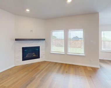 1004 Copper Smith Way - Photo Thumbnail 4