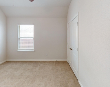 1004 Copper Smith Way - Photo Thumbnail 8