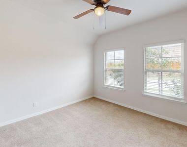 1004 Copper Smith Way - Photo Thumbnail 7