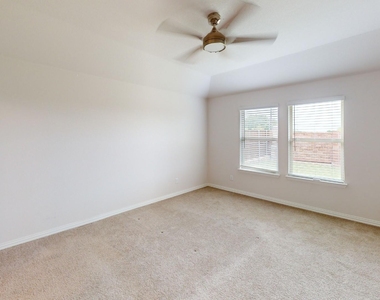 1004 Copper Smith Way - Photo Thumbnail 6