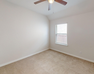 1004 Copper Smith Way - Photo Thumbnail 10