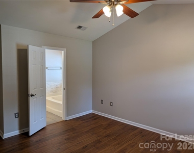 9935 Redbud Tree Court - Photo Thumbnail 12