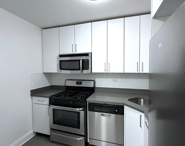 East 82nd Street - Photo Thumbnail 1