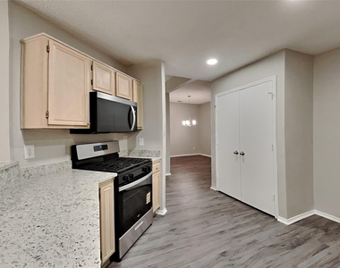 4405 Baccarat Drive - Photo Thumbnail 3