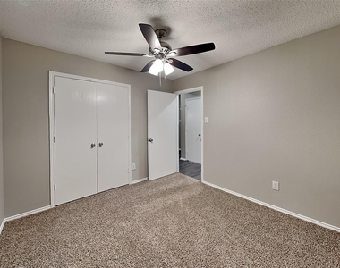 4405 Baccarat Drive - Photo Thumbnail 11