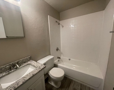 1517 Vanderbilt Drive - Photo Thumbnail 7