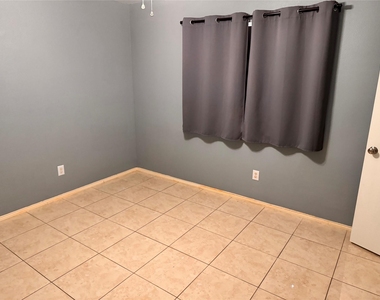 4470 Falls Drive - Photo Thumbnail 12