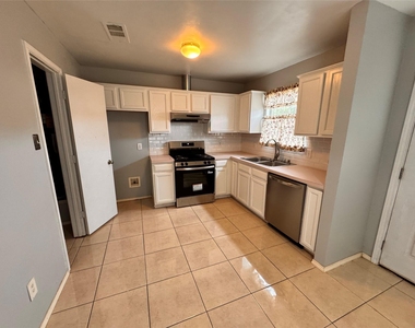 4470 Falls Drive - Photo Thumbnail 6