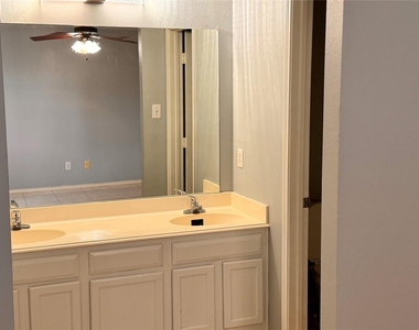 4470 Falls Drive - Photo Thumbnail 15