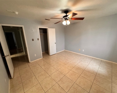 4470 Falls Drive - Photo Thumbnail 16
