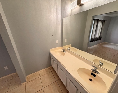 4470 Falls Drive - Photo Thumbnail 18