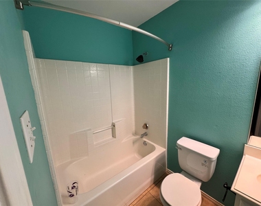 4470 Falls Drive - Photo Thumbnail 10
