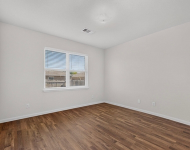215 Magnolia Drive - Photo Thumbnail 17