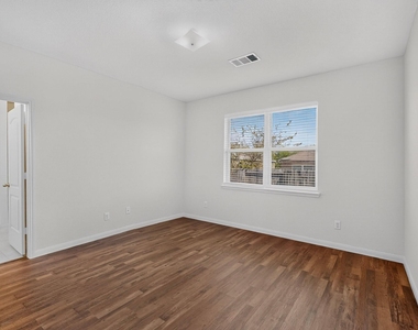 215 Magnolia Drive - Photo Thumbnail 18