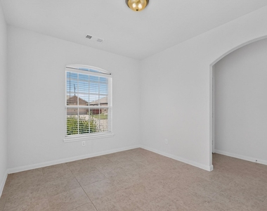 215 Magnolia Drive - Photo Thumbnail 15