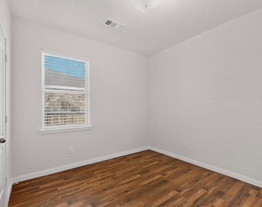 215 Magnolia Drive - Photo Thumbnail 22