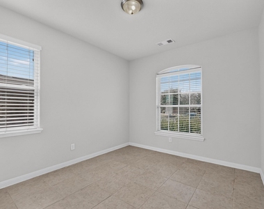 215 Magnolia Drive - Photo Thumbnail 16