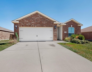 215 Magnolia Drive - Photo Thumbnail 4