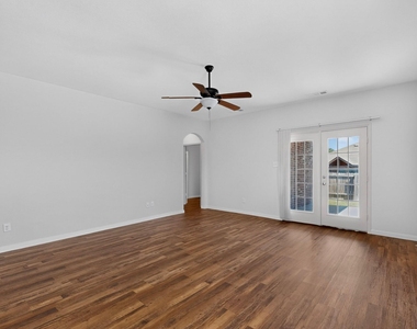 215 Magnolia Drive - Photo Thumbnail 7
