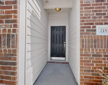 215 Magnolia Drive - Photo Thumbnail 5