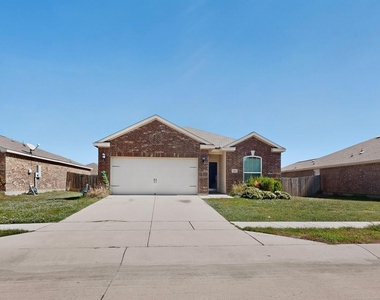 215 Magnolia Drive - Photo Thumbnail 2