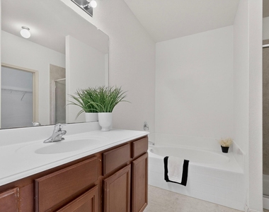 215 Magnolia Drive - Photo Thumbnail 20