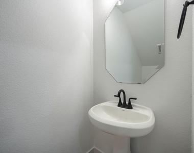 2633 Tanager Street - Photo Thumbnail 13