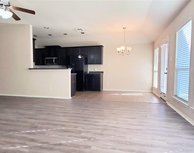 918 Bens Drive - Photo Thumbnail 2