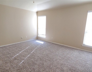 918 Bens Drive - Photo Thumbnail 5