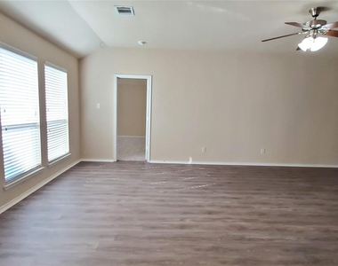 918 Bens Drive - Photo Thumbnail 3