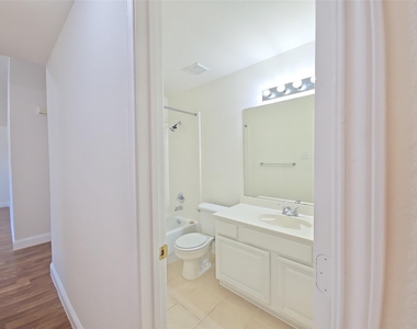 2424 Brycewood Lane - Photo Thumbnail 17