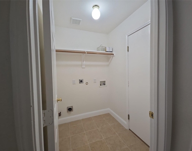 2424 Brycewood Lane - Photo Thumbnail 14
