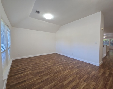 2424 Brycewood Lane - Photo Thumbnail 2