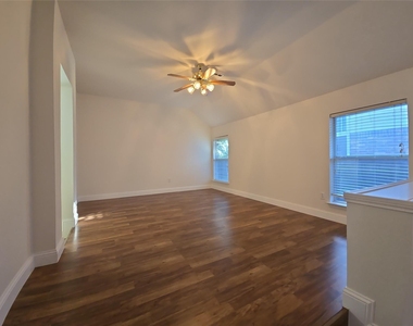 2424 Brycewood Lane - Photo Thumbnail 19