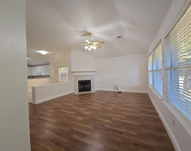 2424 Brycewood Lane - Photo Thumbnail 11