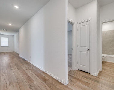 4016 Kaufman Court - Photo Thumbnail 2
