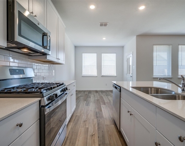 4016 Kaufman Court - Photo Thumbnail 9