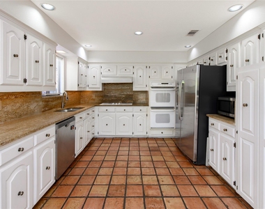 6025 Daven Oaks Drive - Photo Thumbnail 6