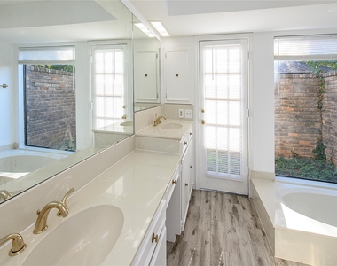 6025 Daven Oaks Drive - Photo Thumbnail 7