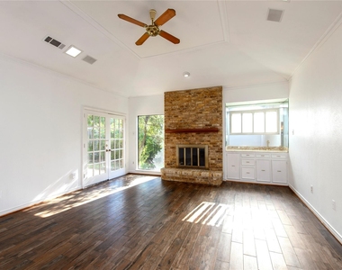 6025 Daven Oaks Drive - Photo Thumbnail 9