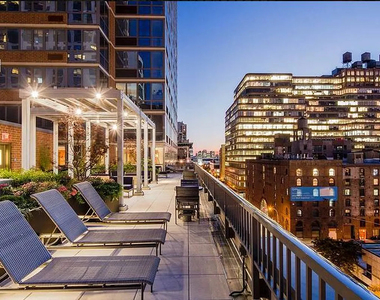 West 28th Street - Photo Thumbnail 9