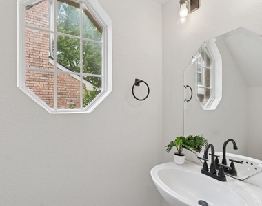 4816 Rockcreek Lane - Photo Thumbnail 5