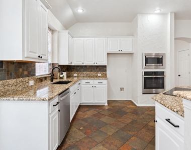 4816 Rockcreek Lane - Photo Thumbnail 10