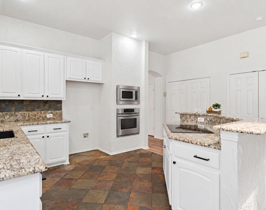 4816 Rockcreek Lane - Photo Thumbnail 9