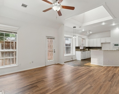 4816 Rockcreek Lane - Photo Thumbnail 15