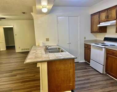 2307 Lido Lane - Photo Thumbnail 6