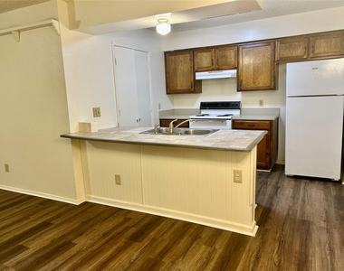 2307 Lido Lane - Photo Thumbnail 3