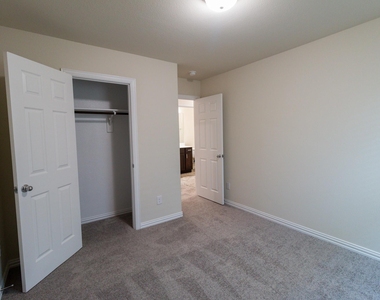 572 Ruthye Lane - Photo Thumbnail 7