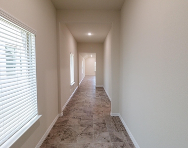 572 Ruthye Lane - Photo Thumbnail 5